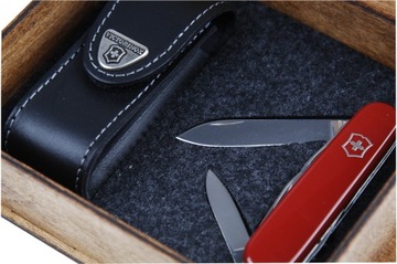 VICTORINOX CAMPER 1.3613 + кейс WOODENGRAVED RR