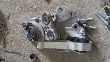 фото thumb №1, Evoque 2.2d кронштейн подушка двигуна