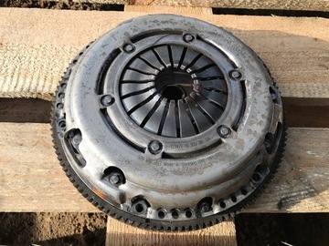 Skoda octavia vw колесо двомасовий зчеплення 04e141025 фото №1