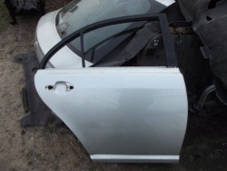TOYOTA AVENSIS II T25 дверь правая задняя 1C0 HB