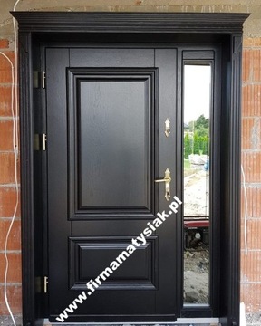 Door external wooden black beveled, фото