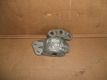 Fiat 500l 1. 3mj bracket cushion motor 557036510, фото