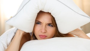 Praktyczne sposoby na wyciszenie mieszkania