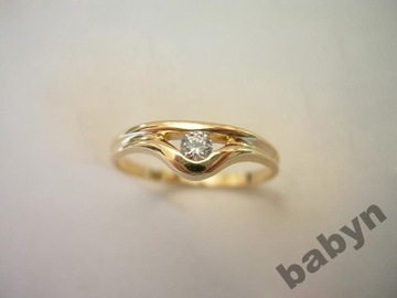 Piękny złoty pierścionek z cyrkonią swarovskiego!