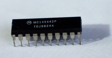 MC145442P single chip modem compatible CCITT V.21