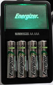 Зарядное устройство ENERGIZER Maxi + 4 батарейки АА 2000