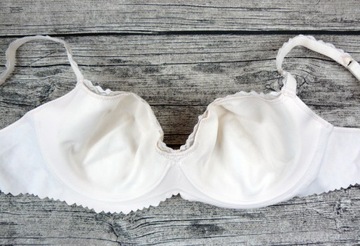 БЕСШОВНЫЙ Бюстгальтер PLAYTEX НОВИНКА UK 32 C EUR 70 C