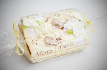 Полотенца с вашей вышивкой.Спасибо родителям.