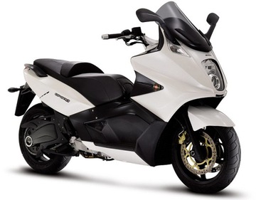 Gilera GP 800 напольная ПРАВАЯ платформа НОВАЯ