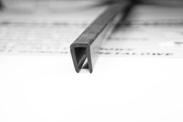 USZCZELKA KRAWĘDZIOWA NARANTOWA NA RANT TYPU: U