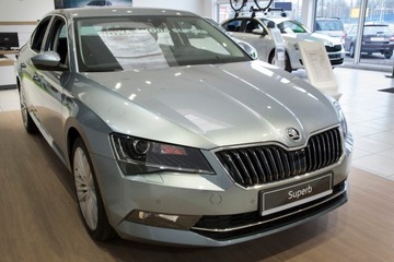 LIŠTA KUFRU NÁRAZNÍK SKODA SUPERB 3 2015+