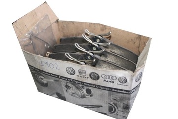 KLOCKI HAMULCOWE VOLKSWAGEN T4 2,5 701698151 LZ605