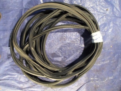 Skoda rapid spaceback прокладка дверь правый перед фото №1