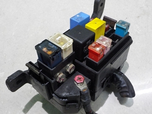 Hyundai terracan корпус запобіжників фото №1