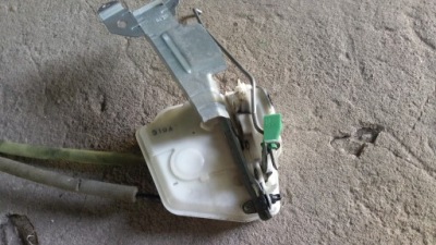 Mazda 2 07-14 3d замок лівий передній europa 7 pin фото №1