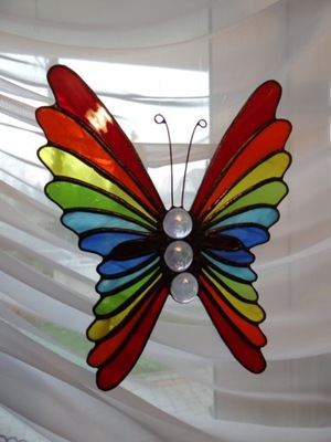 Motyl tęczowy zawieszka witrażowa Motylek do okna