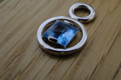 swarovski WISIOREK SWAROVSKI niebieski kryształ