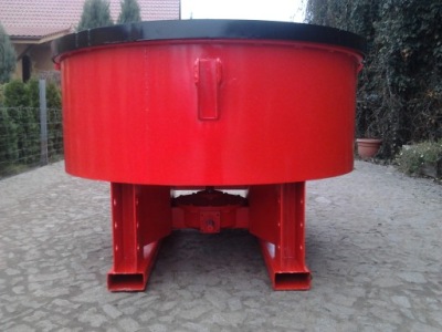 Miešačka betónu ROLLER TRACTOR CONCRETE MACHINE