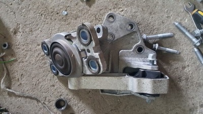 Evoque 2.2d кронштейн подушка двигуна фото №1