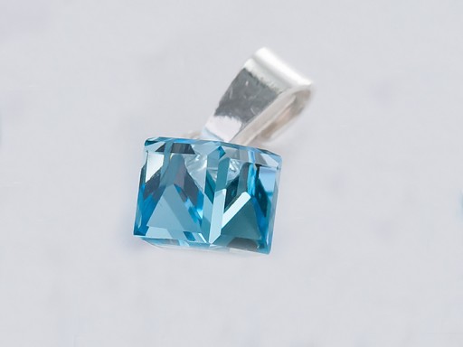 с подвеской в ​​виде куба Swarovski Cube 6мм СЕРЕБРЯНЫЙ