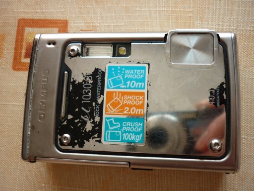 Olympus mju 1030 SW битый, в хорошем состоянии.