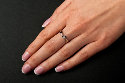 Кольцо два -рогор золота 585 алмаза 0,09CT