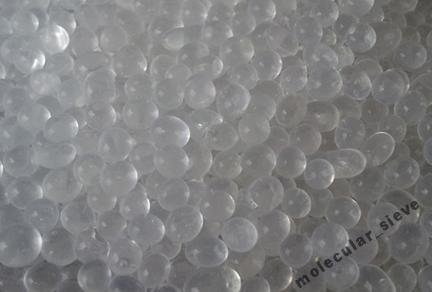 Silica gel bezbarwny wąskoporowy 1000g 3-5mm gran.