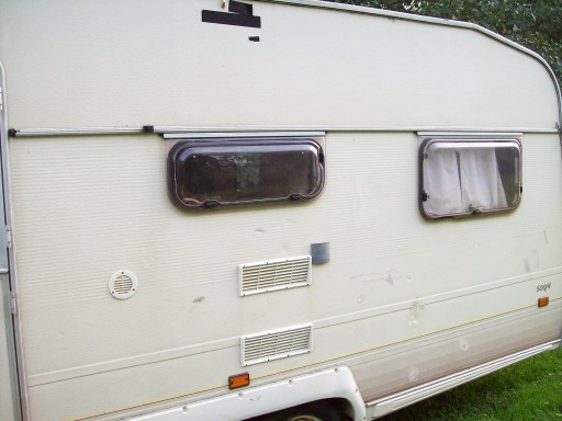 АЛЮМИНИЕВАЯ ПОЛОСА, УДЕРЖИВАЮЩАЯ ЛОБОВОЕ СТЕКЛО CAMPER CAMPER