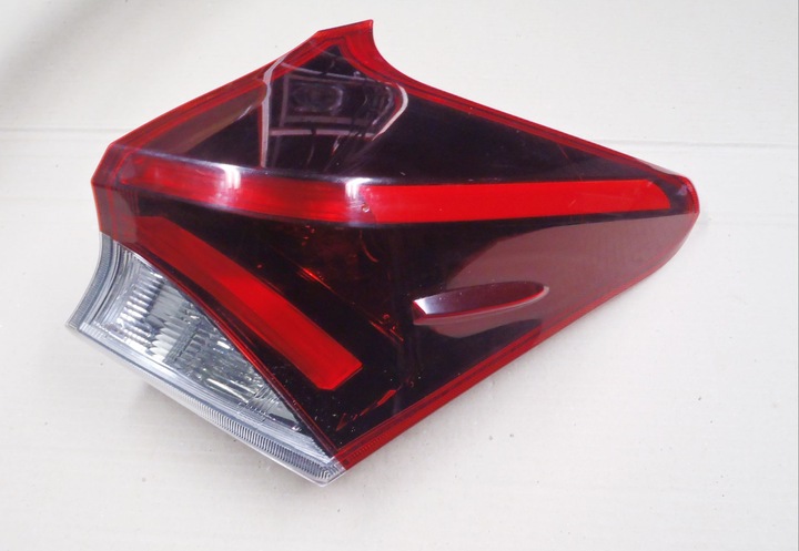 AURIS II 15-18 5 DOOR REAR LAMP RIGHT photo 1 - milautoparts-fr.ukrlive.com