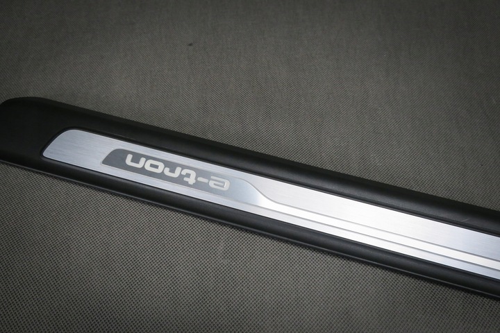 COUVE-JOINT PLANCHE SEUIL AVANT AUDI Q7 4M E-TRON 4M0947405A photo 3 - milautoparts-fr.ukrlive.com