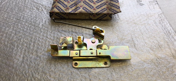 NISSAN URVAN E24 LOCK DOOR REAR NEW CONDITION ORIGINAL photo 1 - milautoparts-fr.ukrlive.com