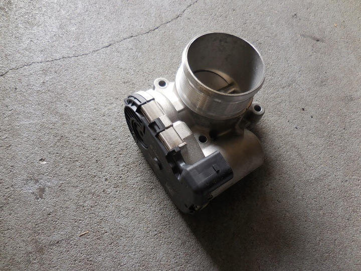 AUDI VW THROTTLE 06K133062AK photo 1 - milautoparts-fr.ukrlive.com