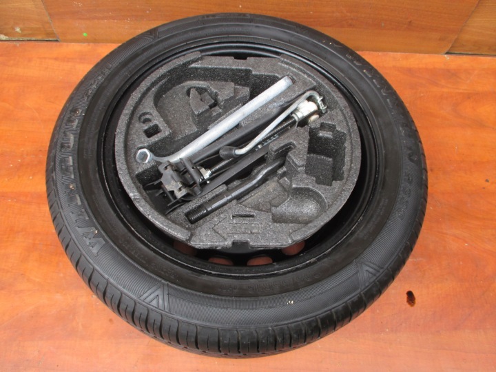 VW PASSAT B6 VIS FIXATION VERS ROUES DE RÉSERVE