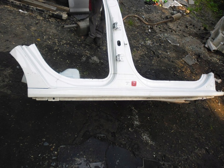 PEUGEOT 301 SILL PILLAR RIGHT QUARTER photo 2 - milautoparts-fr.ukrlive.com