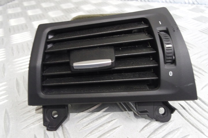 Решетка левая консоли торпедо bmw x3 x4 f26 9184141, Цена