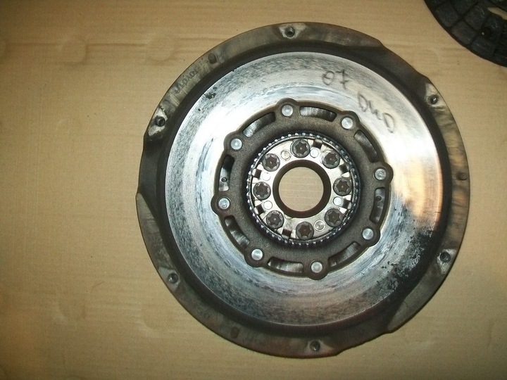 фото №2, Toyota avensis t25 06-08 2.0 d4d колесо двухмассовый сцепление прижим
