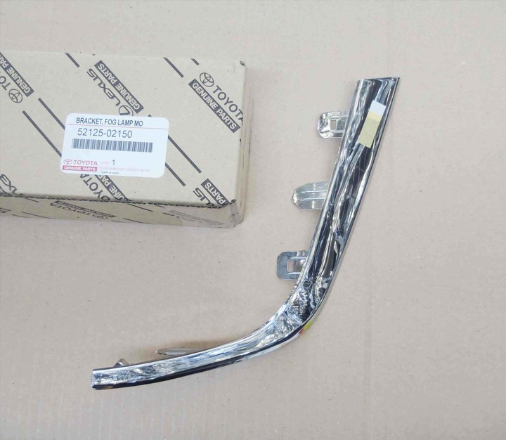 фото №2, Corolla e18 13-16 планка хром решётка бампер