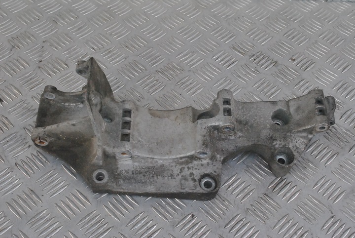 фото №1, Лапи кронштейн генератора 06a903143p audi a3 8l