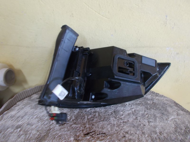 фото №8, Лампа задняя левая land range rover discovery sport 14