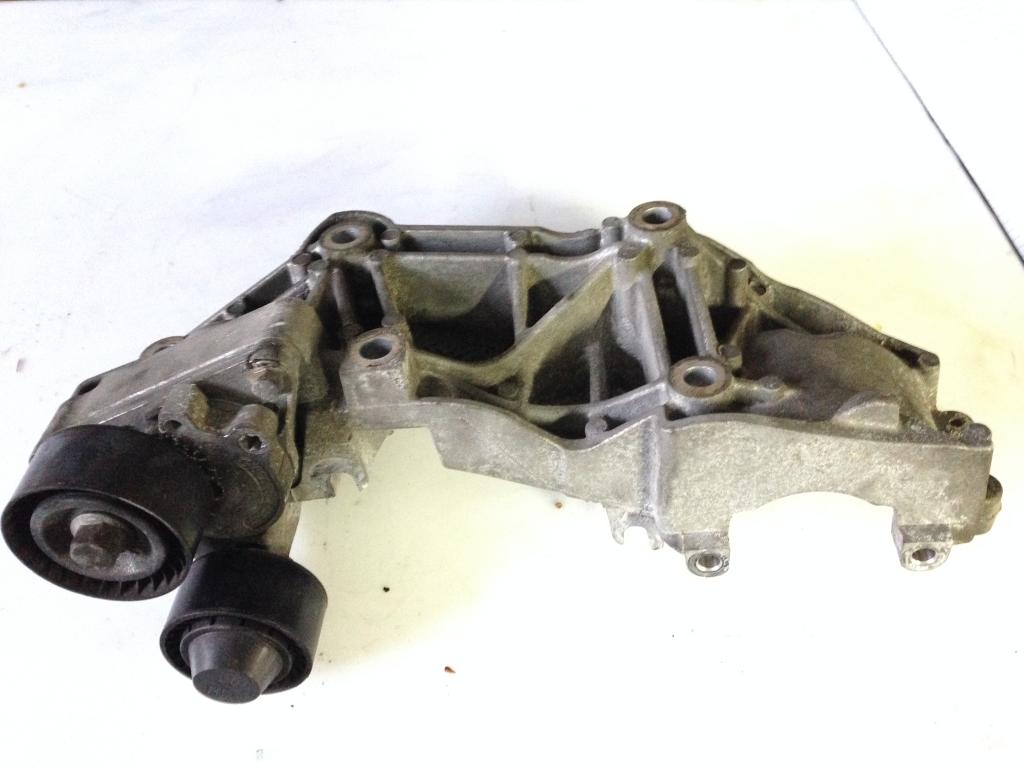 фото №1, Кронштейн кронштейн генератора trafic vivaro 2.0 dci