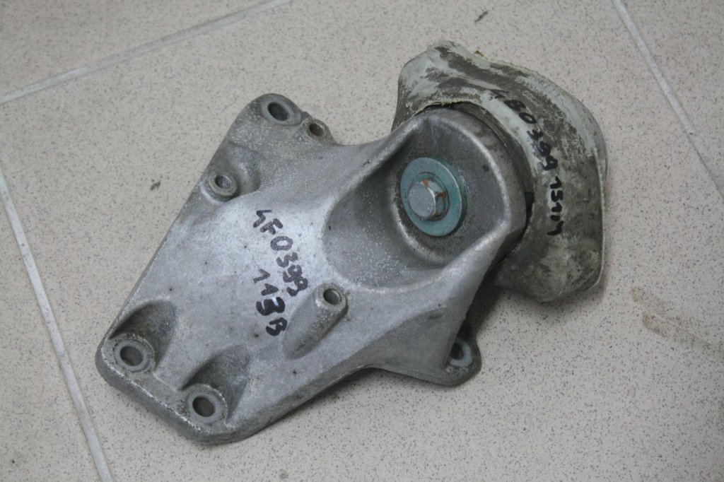 фото №1, Audi a6 c6 кронштейн подушка 4f0399113b 4b0399151m