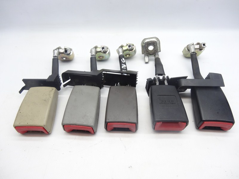 фото №1, Audi a8 d2 кліпса поперечина 4d0857740m