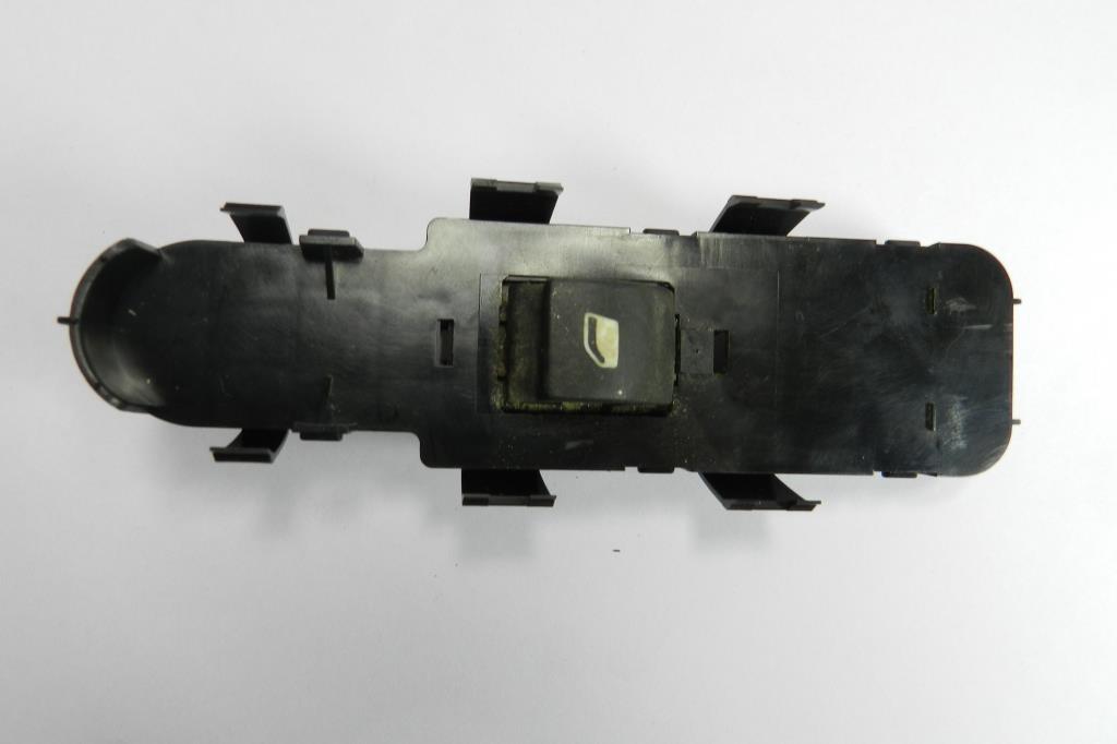 фото №1, Панель кнопка стекло правый перед c4 9651465677