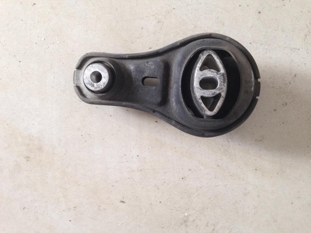 фото №1, Кронштейн двигателя 2.3 dci master movano iii