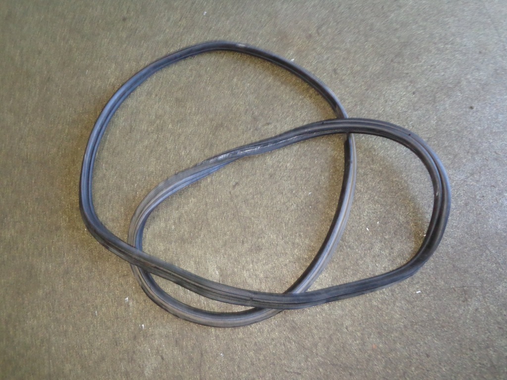 фото №1, Alfa romeo gt прокладка крышки багажника задняя задняя