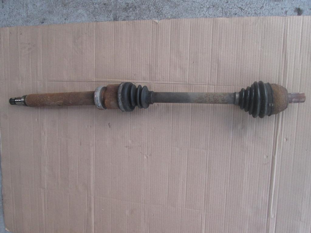 фото №1, Приводной вал правая перед volvo c30 1.6 бензин 2009