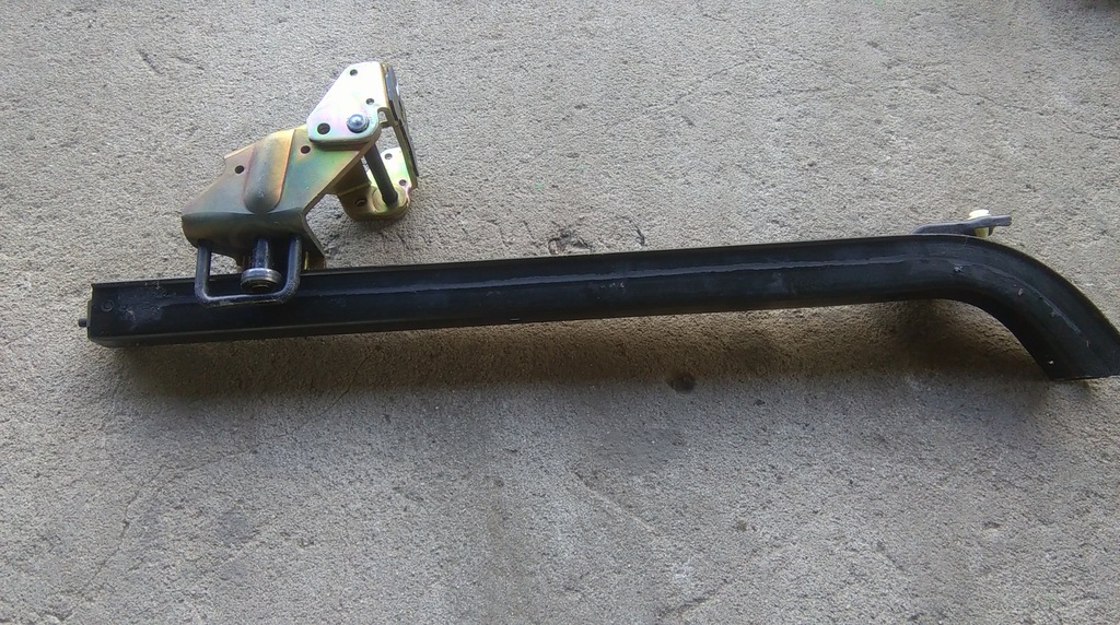 фото №2, Mitsubishi space runner 99-02 направляющая дверь