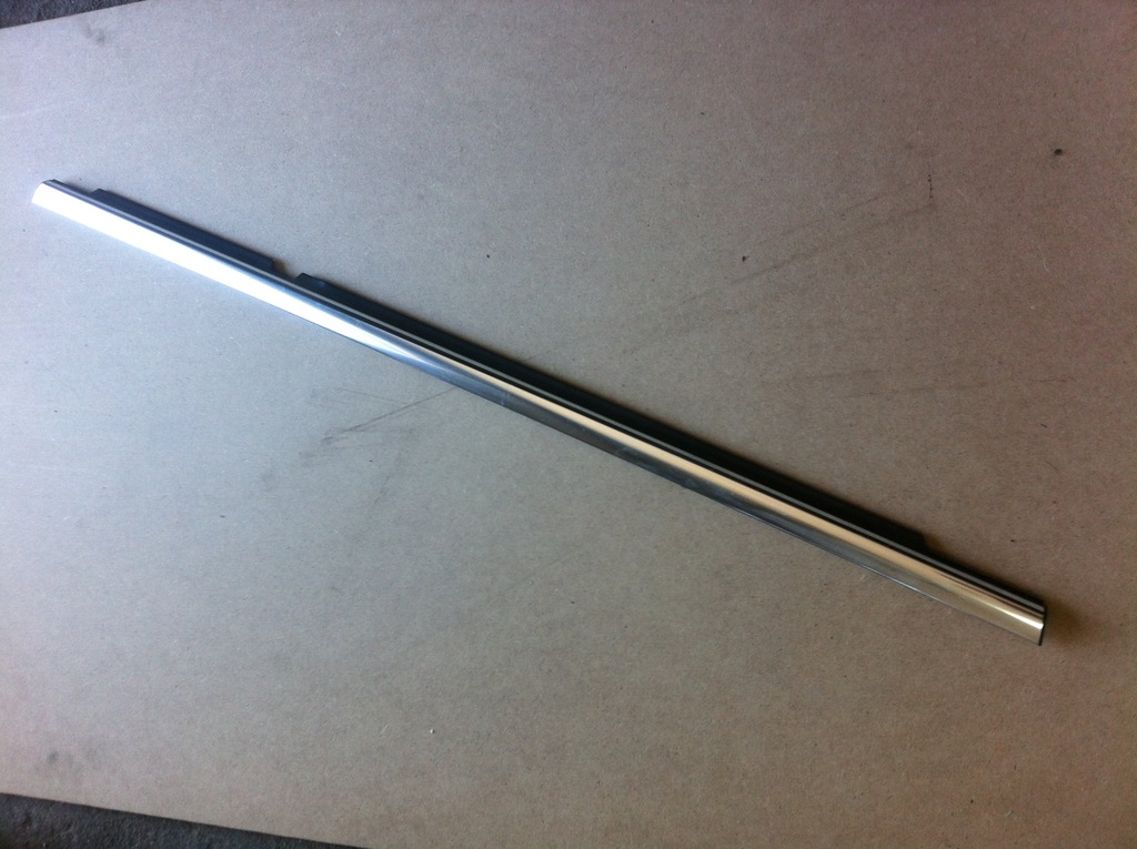 фото №1, Mercedes r w251 молдинг уплотнитель хром pr задняя