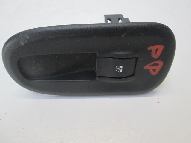 фото №1, Панель кнопка стекло правый перед master iii