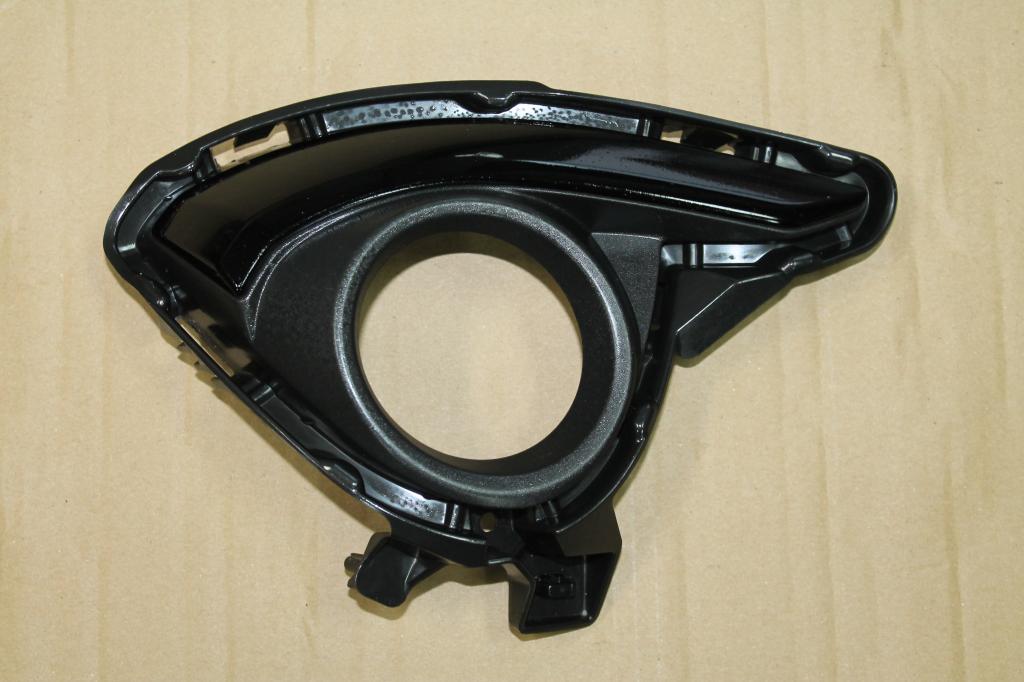 фото №1, Mazda 2 2015- решётка правая рамка